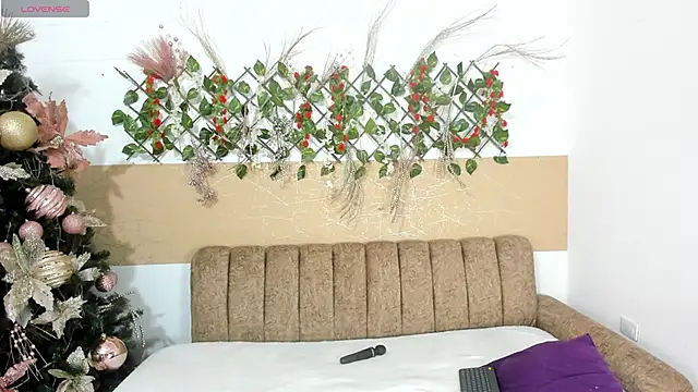 Snapshot of iisabella09 chatting on 12.18.25 iisabella09 online show from 12.18.25