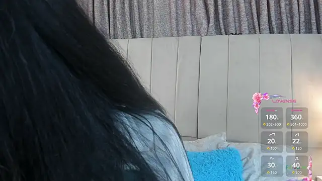 Snapshot of alahia_hank chatting on 11.05.25 alahia hank online show from 11.05.25