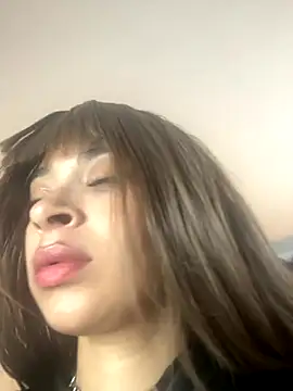 Snapshot of alahia_hank chatting on 11.27.25 alahia hank online show from 11.27.25