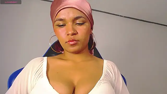 Snapshot of AAfrodithaa chatting on 10.24.25 AAfrodithaa online show from 10.24.25