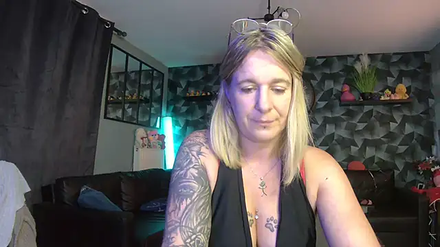 Delichieuse5 online show from 09.20.25