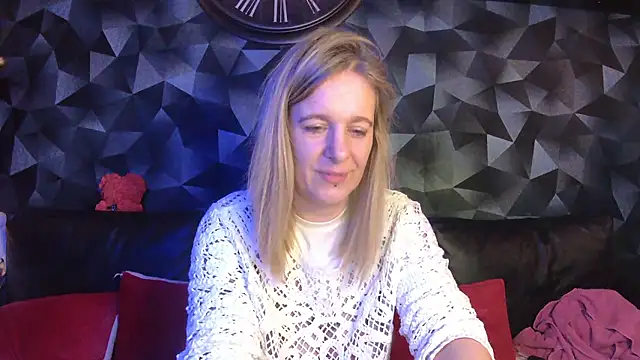 Snapshot of Delichieuse5 chatting on 01.12.26 Delichieuse5 online show from 01.12.26