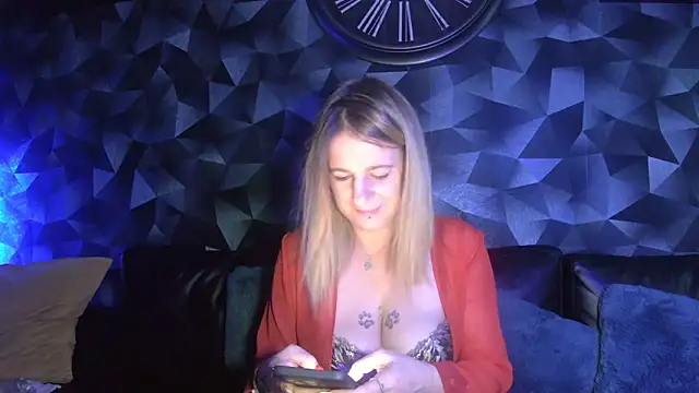 Snapshot of Delichieuse5 chatting on 02.04.26 Delichieuse5 online show from 02.04.26