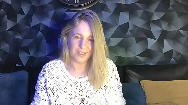 Snapshot of Delichieuse5 chatting on 03.30.26 Delichieuse5 online show from 03.30.26