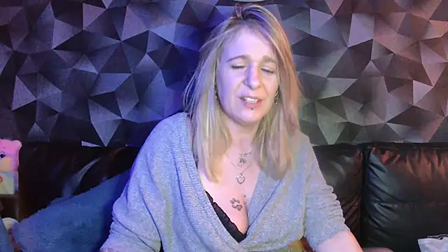 Snapshot of Delichieuse5 chatting on 03.31.26 Delichieuse5 online show from 03.31.26