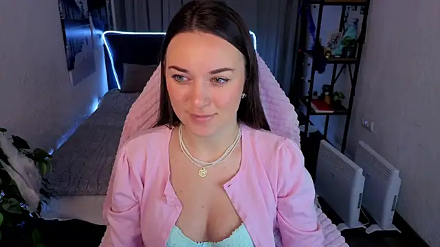 Madison Golden online show from 11.06.25