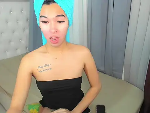 Snapshot of Yourdreamgoddess chatting on 11.21.25 Yourdreamgoddess online show from 11.21.25