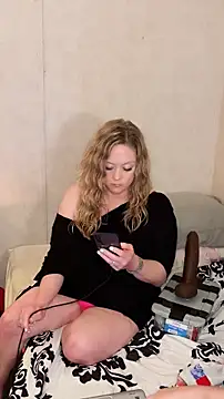 Snapshot of amandatheblondewife chatting on 07.17.26 amandatheblondewife online show from 07.17.26