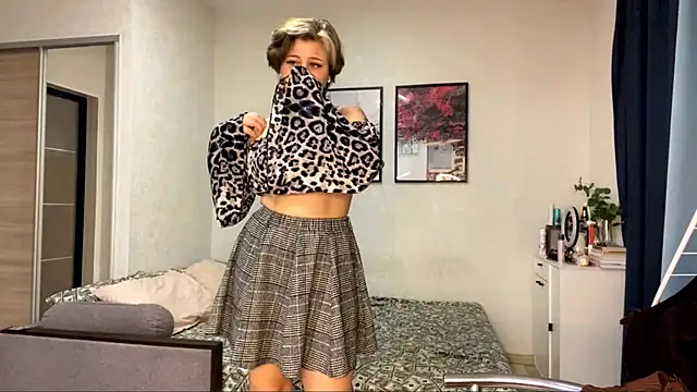 Snapshot of LunaMoonstar chatting on 10.19.25 LunaMoonstar online show from 10.19.25