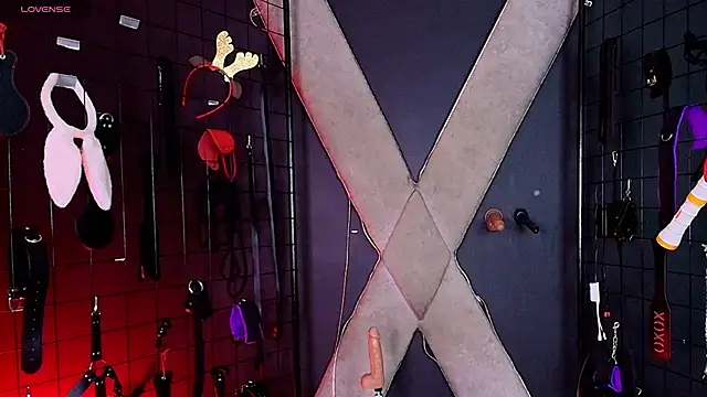 Snapshot of mranii_queen_bdsm_ chatting on 12.04.25 mranii queen bdsm online show from 12.04.25