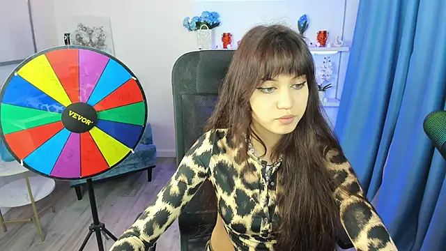 Snapshot of TiffanyYounge chatting on 11.01.25 TiffanyYounge online show from 11.01.25