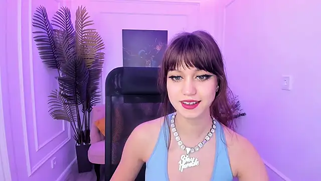 Snapshot of TiffanyYounge chatting on 11.04.25 TiffanyYounge online show from 11.04.25