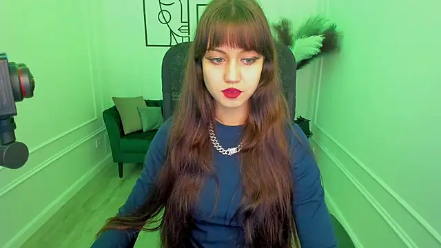 Snapshot of TiffanyYounge chatting on 11.07.25 TiffanyYounge online show from 11.07.25