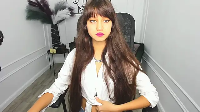 Snapshot of TiffanyYounge chatting on 11.14.25 TiffanyYounge online show from 11.14.25