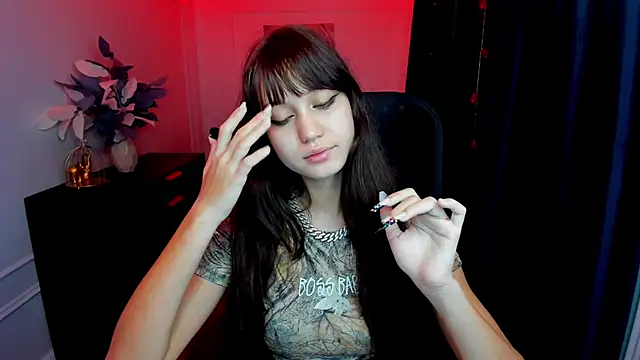 Snapshot of TiffanyYounge chatting on 11.15.25 TiffanyYounge online show from 11.15.25