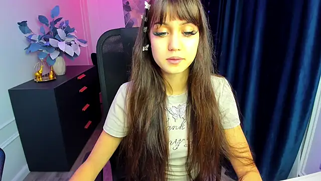 Snapshot of TiffanyYounge chatting on 11.28.25 TiffanyYounge online show from 11.28.25