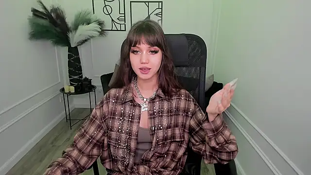 Snapshot of TiffanyYounge chatting on 11.29.25 TiffanyYounge online show from 11.29.25