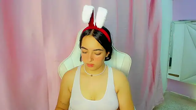 Snapshot of cielooo_ chatting on 12.16.25 cielooo online show from 12.16.25