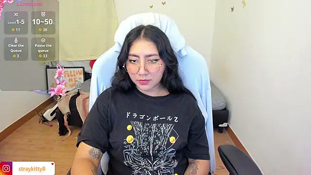 Snapshot of LoveLyy- chatting on 10.12.25 LoveLyy- online show from 10.12.25