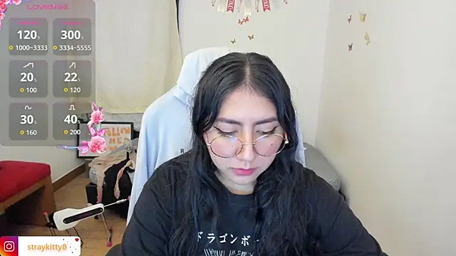 Snapshot of LoveLyy- chatting on 11.04.25 LoveLyy- online show from 11.04.25