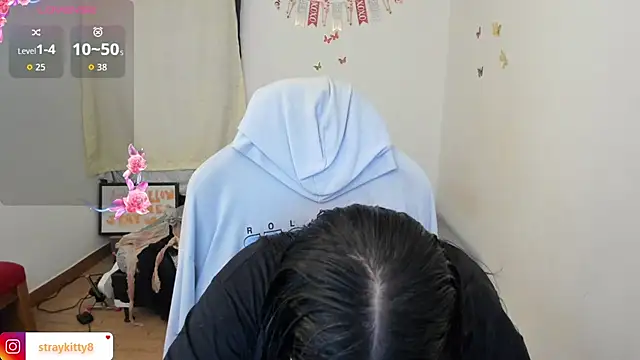 Snapshot of LoveLyy- chatting on 11.12.25 LoveLyy- online show from 11.12.25