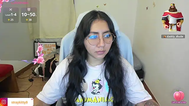 Snapshot of LoveLyy- chatting on 11.20.25 LoveLyy- online show from 11.20.25