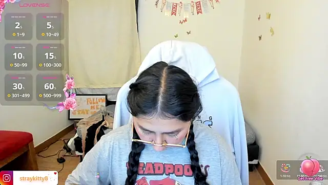 Snapshot of LoveLyy- chatting on 11.21.25 LoveLyy- online show from 11.21.25