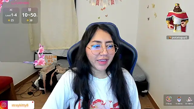 Snapshot of LoveLyy- chatting on 11.28.25 LoveLyy- online show from 11.28.25