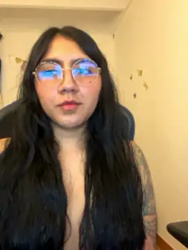 Snapshot of LoveLyy- chatting on 12.17.25 LoveLyy- online show from 12.17.25