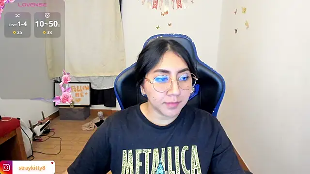 Snapshot of LoveLyy- chatting on 02.20.26 LoveLyy- online show from 02.20.26