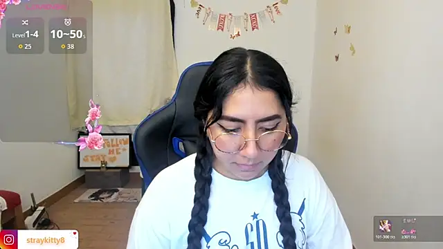 Snapshot of LoveLyy- chatting on 03.27.26 LoveLyy- online show from 03.27.26