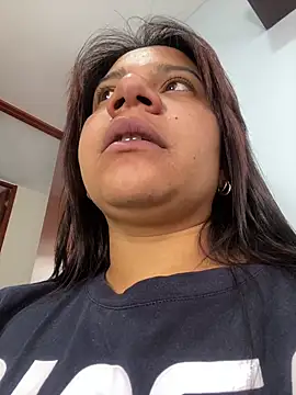 Stefany Bam online show from 10.27.25