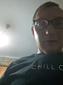 Snapshot of MeskaKurwa1988 chatting on 10.13.25 MeskaKurwa1988 online show from 10.13.25