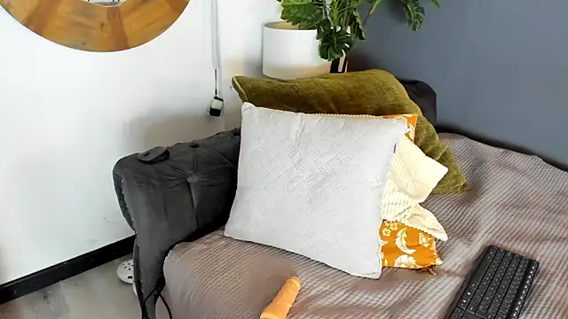 Snapshot of frodita_dream chatting on 12.15.25 frodita dream online show from 12.15.25