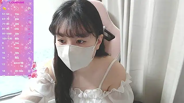 Snapshot of hinako08 chatting on 12.18.25 hinako08 online show from 12.18.25