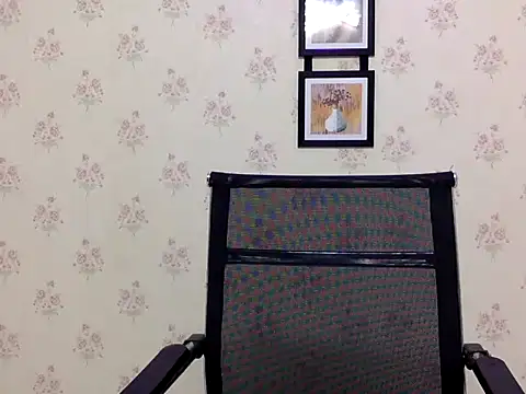 Snapshot of cute_zaraa chatting on 10.15.25 cute zaraa online show from 10.15.25