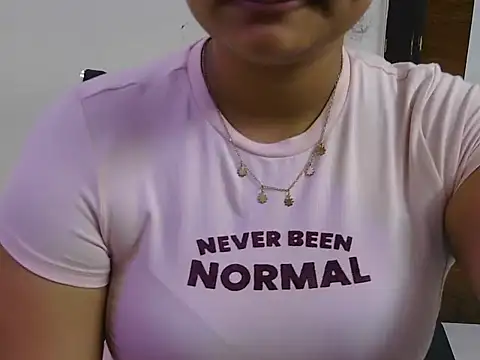 Snapshot of cute_zaraa chatting on 10.26.25 cute zaraa online show from 10.26.25