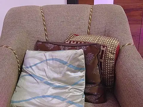 Snapshot of cute_zaraa chatting on 11.19.25 cute zaraa online show from 11.19.25