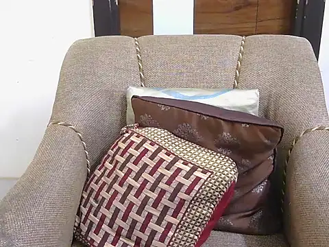 Snapshot of cute_zaraa chatting on 12.15.25 cute zaraa online show from 12.15.25