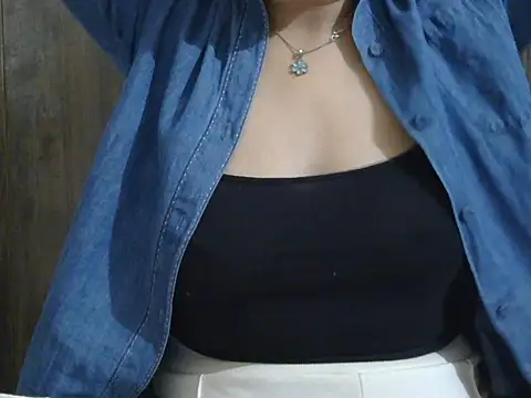 Snapshot of Hot_Meadow chatting on 11.22.25 Hot Meadow online show from 11.22.25