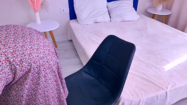 Alexis Lovely online show from 08.06.26