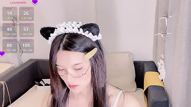 Snapshot of T-TeaR chatting on 11.01.25 T-TeaR online show from 11.01.25