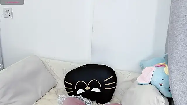 Snapshot of T-TeaR chatting on 12.04.25 T-TeaR online show from 12.04.25