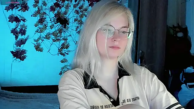 HoneyDazzle online show from 11.01.25