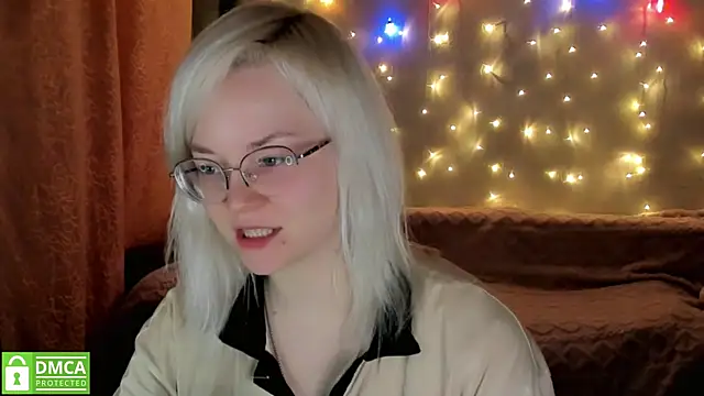 HoneyDazzle online show from 12.04.25