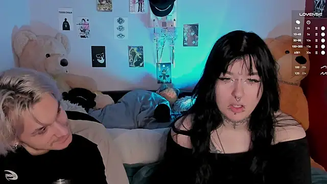 Snapshot of g4tito chatting on 10.28.25 g4tito online show from 10.28.25