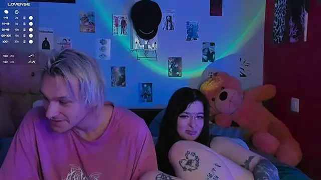 Snapshot of g4tito chatting on 11.07.25 g4tito online show from 11.07.25