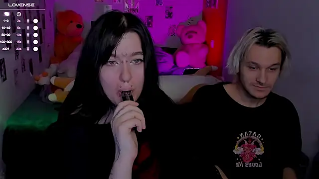 Snapshot of g4tito chatting on 11.28.25 g4tito online show from 11.28.25