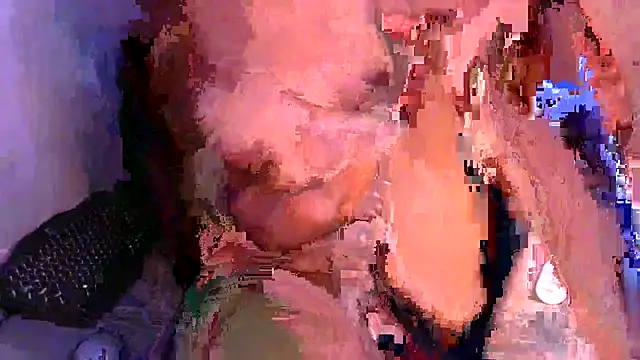 Snapshot of WildnWetMilfX36 chatting on 12.14.25 WildnWetMilfX36 online show from 12.14.25