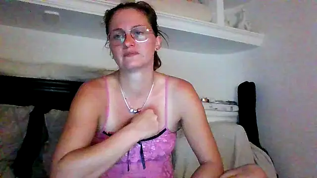 Snapshot of xcrazzycat chatting on 10.12.25 xcrazzycat online show from 10.12.25